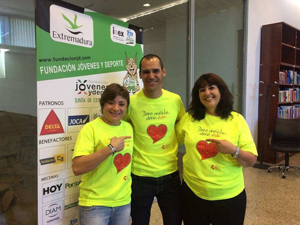 La directora general de Deportes de Junta de Extremadura apoyando el proyecto.