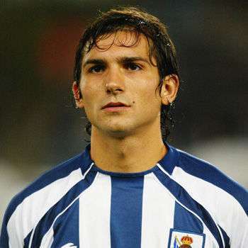 SAN SEBASTIAN - DECEMBER 10: A portrait of Oscar De Paula of Real Sociedad during the UEFA Champions League Group D match between Real Sociedad and Galatasaray on December 10, 2003 at Anoeta Stadium in San Sebastian, Spain. The match ended in a 1-1 draw. (Photo by Ross Kinnaird/Getty Images)