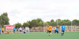 Sufre una parada cardíaca durante un partido de fútbol de veteranos