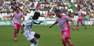 El balón parado lo mueve el Badajoz (0-2)