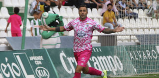 Un Badajoz todoterreno acelera en busca del liderato (1-3)