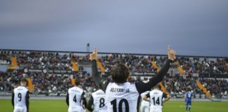 Corredera y la suerte devuelven la sonrisa al Badajoz (1-0)