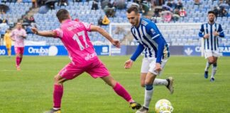 Carlos Portero con la camiseta del CD Badajoz en un partido contra el Recreativo de Huelva