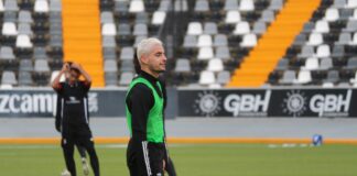 Tomás Sánchez, exjugador del CD Badajoz, en uno de los entrenamientos