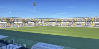 El Badajoz vuelve a casa con tapete nuevo