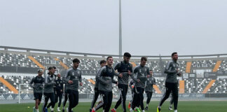 El Badajoz se vuelve a poner el mono de trabajo