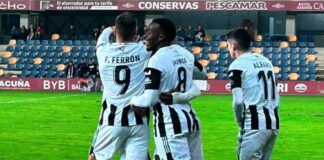 El Badajoz saca tres puntos del barro