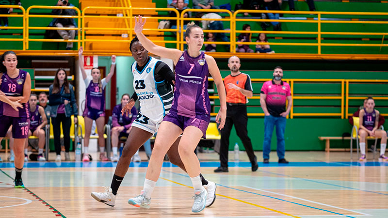 Baloncesto Badajoz Secures Victory Against Guadalajara Basket Archysport