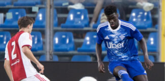 Assane Diao reaparece con victoria ante el Ajax