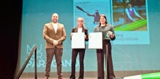 Elena Ayuso, reconocida como Mejor Mujer Paracanoe 2025 en la Gala del Piragüismo Extremeño