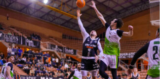 El Vítaly La Mar BCB sufre ante San Fernando pero mantiene el liderato