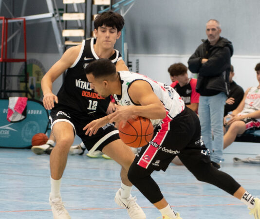 BB Badajoz se lleva el derbi ante BCB y Guadalupe logra su primera victoria