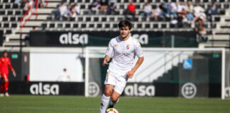 Adri Moyano refuerza el centro del campo del Badajoz