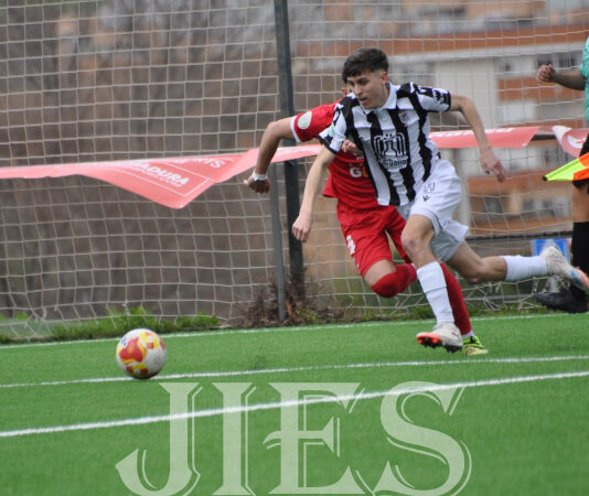 El Badajoz golpea en Cáceres y prolonga su gran momento