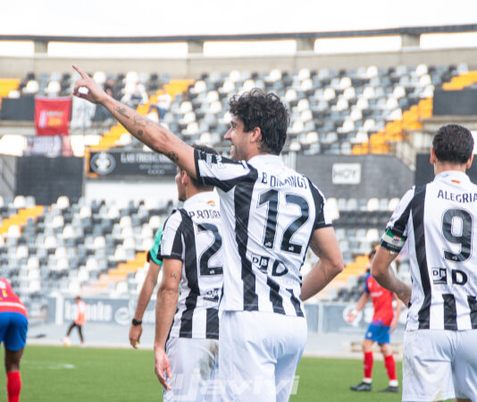 El Badajoz gana con lo justo al Pueblonuevo y mantiene la presión sobre la zona alta