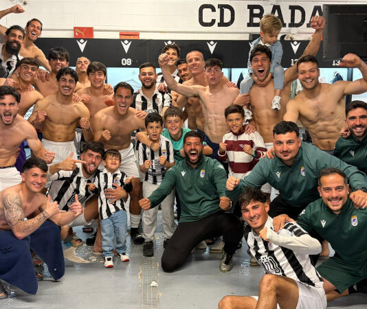 El Badajoz gana en el descuento un partido de locura ante el Jerez