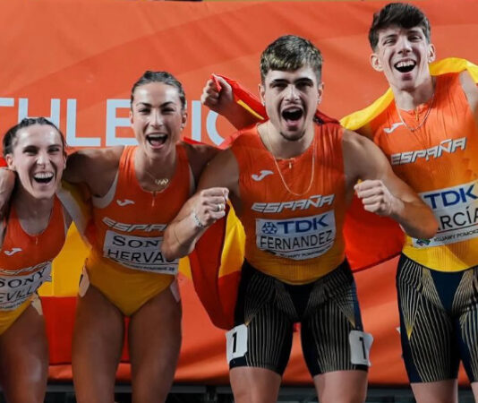 David García Zurita hace historia con España: plata mundial y récord nacional en el 4×400 mixto