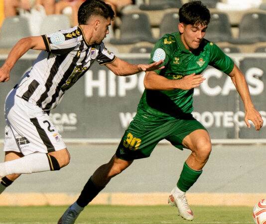 El Badajoz cae en el descuento tras firmar su partido más completo